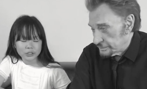 Johnny Hallyday, une pause tendresse avec sa fille Joy (vidéo)