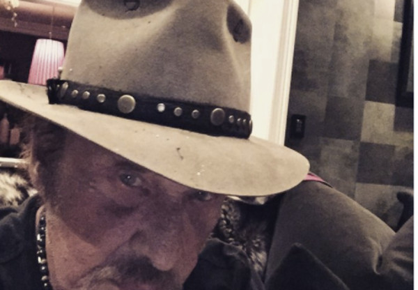 Laeticia Hallyday salue le courage de Johnny dans de bonnes dispositions contre la maladie (photo)