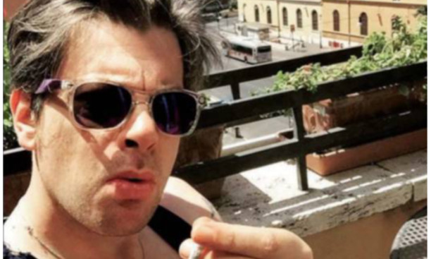 Benjamin Biolay succombe à la folie à Pokémon Go (photo)