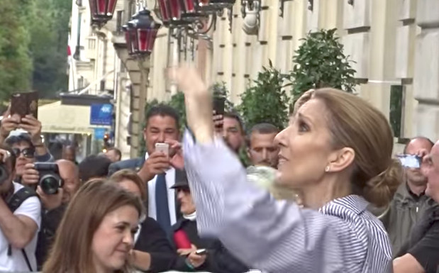 Céline Dion quitte Paris et fond en larmes (vidéo)