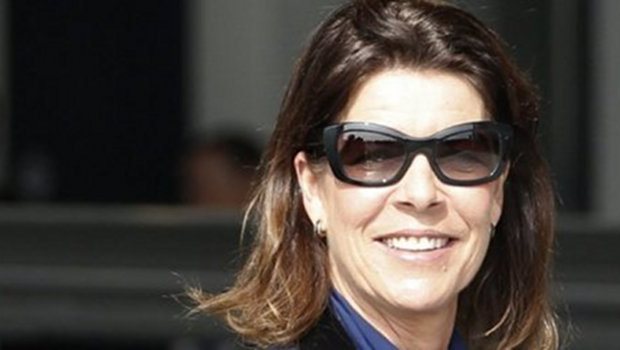 Caroline de Monaco toujours aussi sexy en bikini. Elle prend du bon temps dans le sud de la France