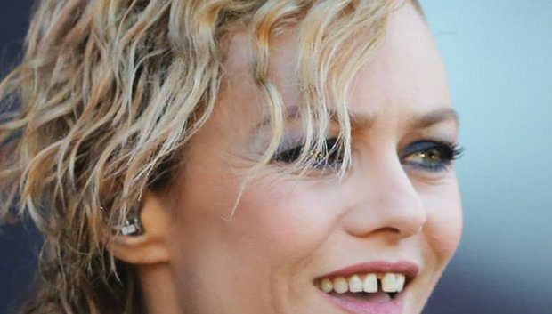 Vanessa Paradis en survêtement pour rejoindre Paris (photo)