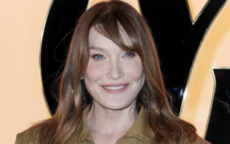 Carla Bruni piégée par son propre téléphone 