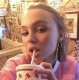 Lily-Rose Depp à l'aise face à son public parisien (vidéo)