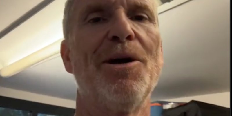 Denis Brogniart bouleversé par le décès d'un pilier de Koh-Lanta