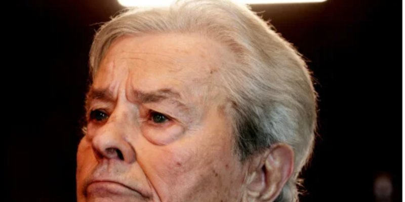 Alain Delon déclare sa flamme à Anouchka : « C'est l'amour de ma vie »