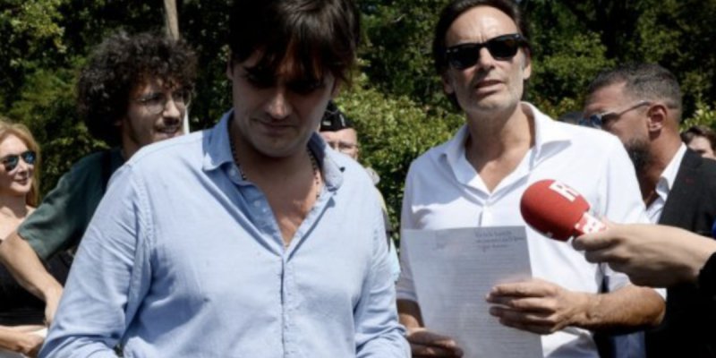Obsèques d'Alain Delon : les frères Delon unis pour un dernier hommage