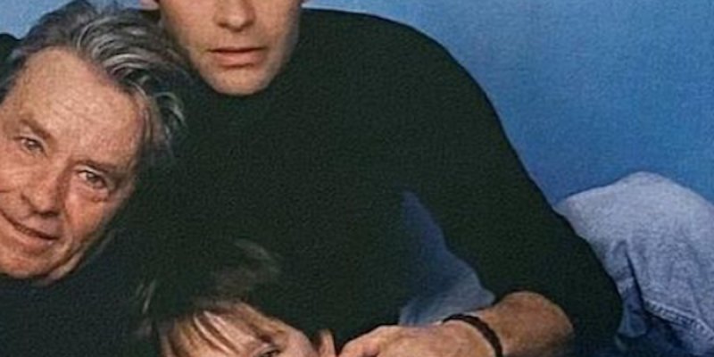 Alain Delon victime de son fils caché, un vautour, l'étrange message de sa fille Anouchka