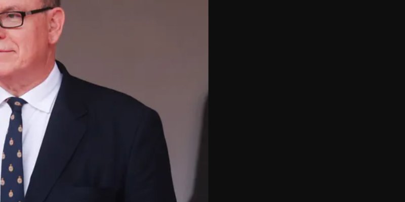 Albert de Monaco assiste sans Charlène à un match de rugby : les raisons de son absence révélées, Andrea Casiraghi à l'affût