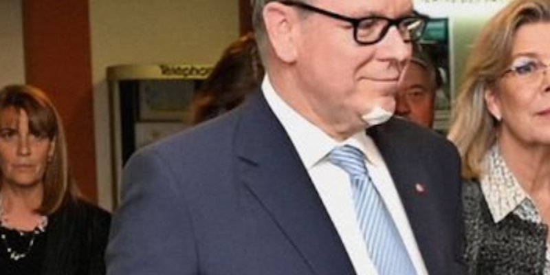 Albert de Monaco de sortie avec Caroline et Charlotte Casiraghi : Mystère autour de sa blessure au menton