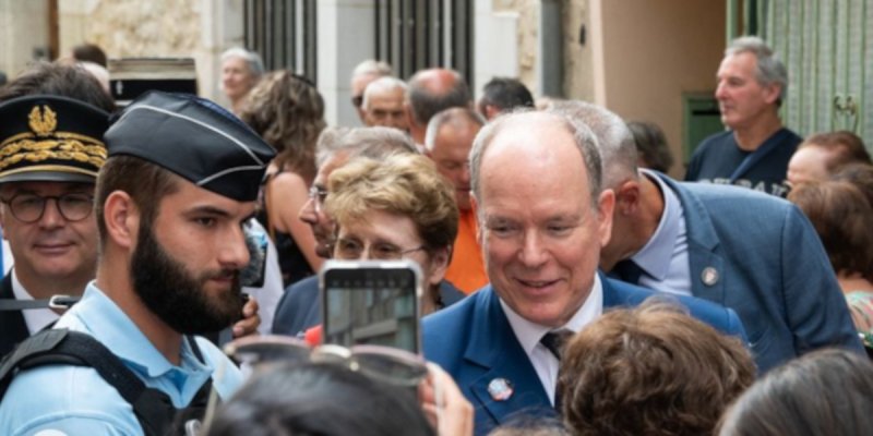Albert de Monaco en visite à Duras : L'absence inexpliquée de Charlène