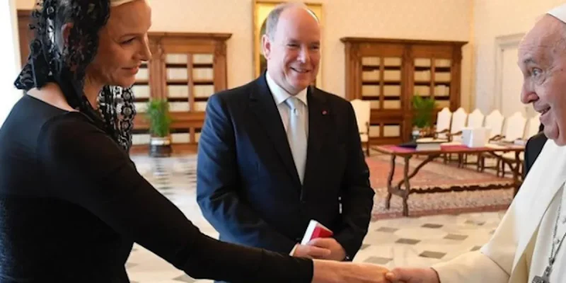 Albert de Monaco sans Charlène chez Stéphane Bern, séjour discret à Thiron Gardais