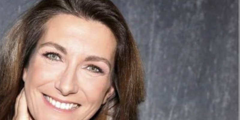 Anne-Claire Coudray retrouve sa famille à Locmariaquer