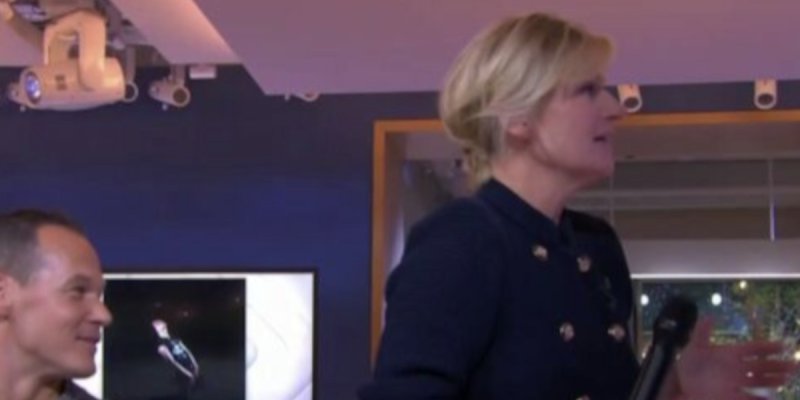 Anne-Elisabeth Lemoine déstabilisée : bug technique en plein live sur C à vous