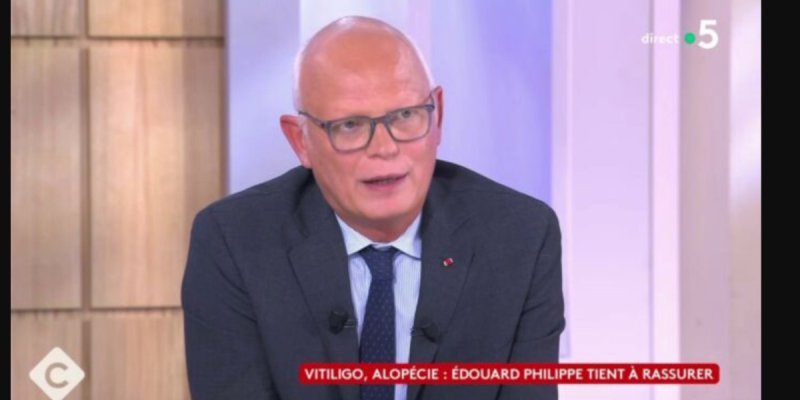 Anne-Elisabeth Lemoine recadrée par Édouard Philippe, l'alopécie et le vitiligo, « Arrêtons là » : sa réaction cash
