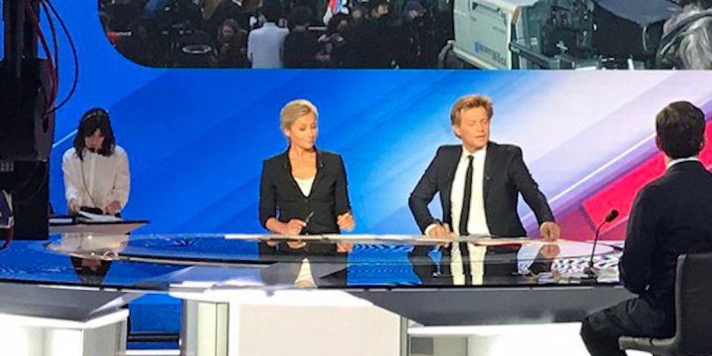 Anne-Sophie Lapix se trahit sur France 2 - étonnant clin d'œil à Emmanuel Macron