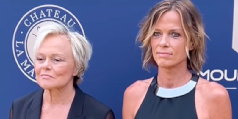 Après la polémique, Muriel Robin en fuite à l'Ile Maurice avec Anne Le Nen