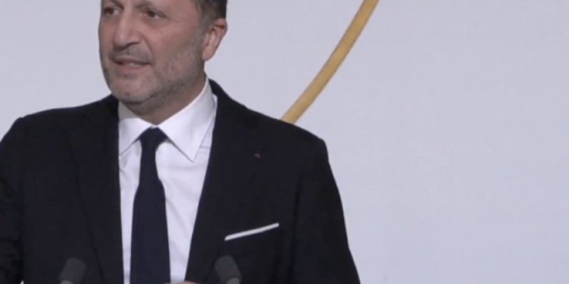 Arthur lâche une bombe à l'Élysée : « ça me rend pas fier » devant un Emmanuel Macron bouleversé !