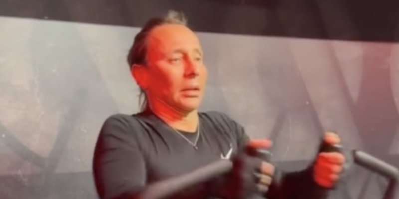 Bob Sinclar lève le voile sur son visage gonflé