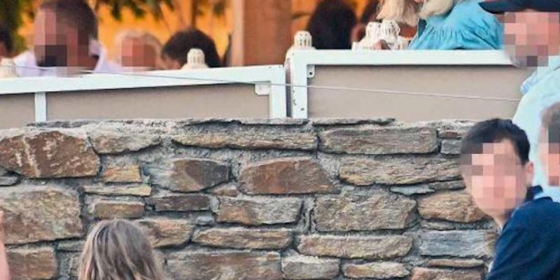 Brigitte et Emmanuel Macron en famille à Bormes-les-Mimosas, leur quotidien dévoilé