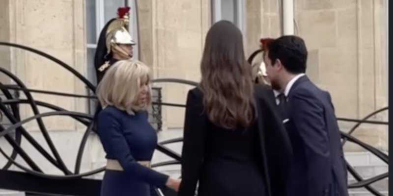 Brigitte et Emmanuel Macron fâchent avec la visite de Hussein de Jordanie