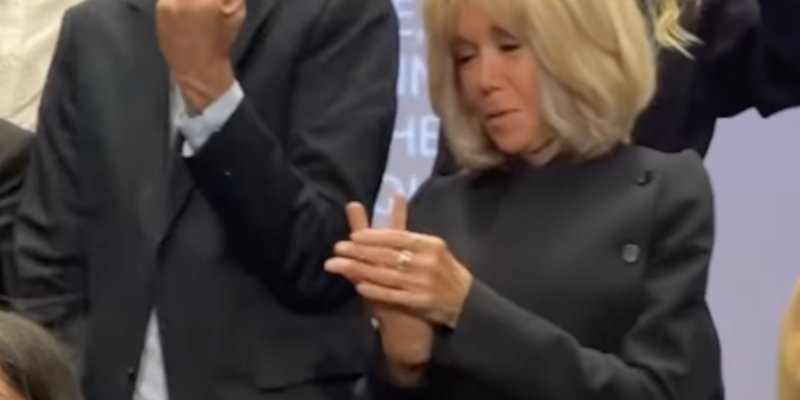 Le doigt d'honneur de Brigitte Macron fait réagir