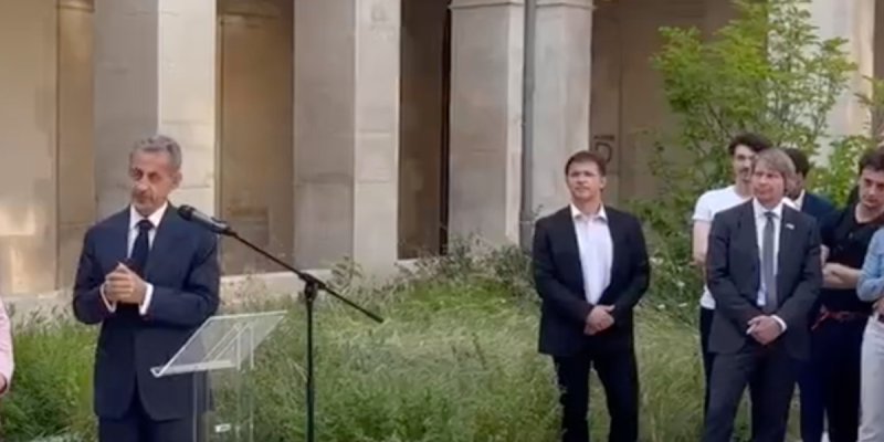 Brigitte Macron hilare devant Nicolas Sarkozy : La blague osée qui les fait craquer !