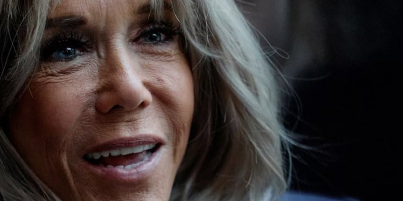 Brigitte Macron, prête à tout pour sauver Cyril Hanouna !