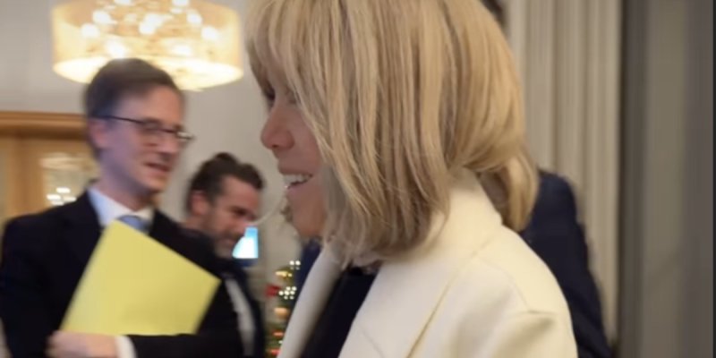 Brigitte Macron rayonne lors de la remise du prix Line Renaud