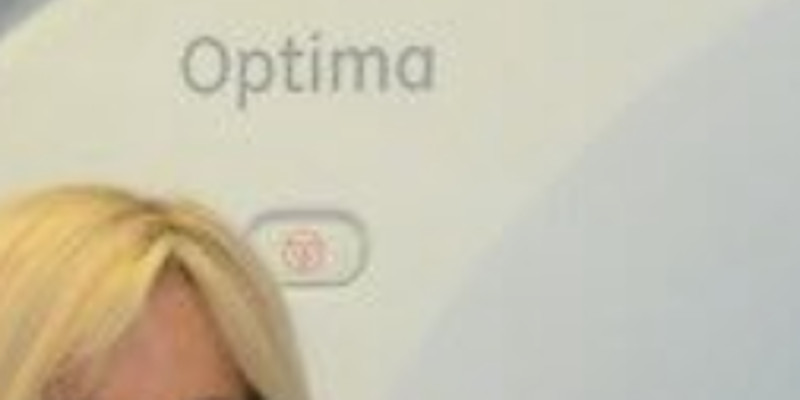 Brigitte Macron, rides terrassées, jeunesse éternelle, surprenante "virée" à l'hôpital (photos)