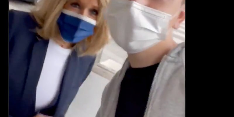 Brigitte Macron sans garde du corps, elle s'affiche en solo à Paris (vidéo)