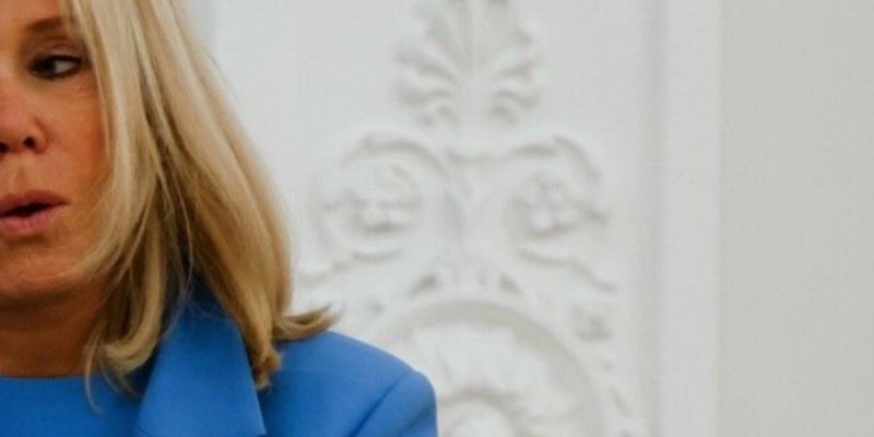Brigitte Macron vulnérable face au Covid-19, la première dame ménagée par l'Elysée, Jean Castex au front