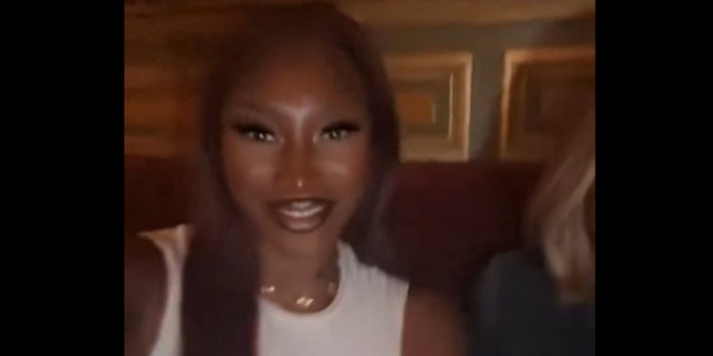 Brigitte Macron et Aya Nakamura, leur rencontre au restaurant fait jaser, un détail intrigue (vidéo)