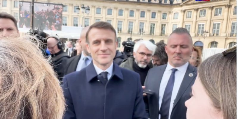 Brigitte Macron face aux rumeurs transphobes, Emmanuel Macron prend la parole : « Ils ont du caramel dans… »