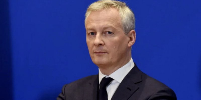 Bruno Le Maire : détente en famille dans un hôtel de luxe en Corse