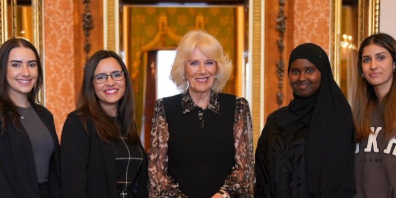 Camilla Parker-Bowles critiquée : En première ligne dans une affaire sensible sur les abus !