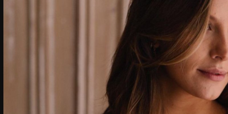 Camille Cerf s'attaque à Patrick Bruel lors de la finale de la Star Academy