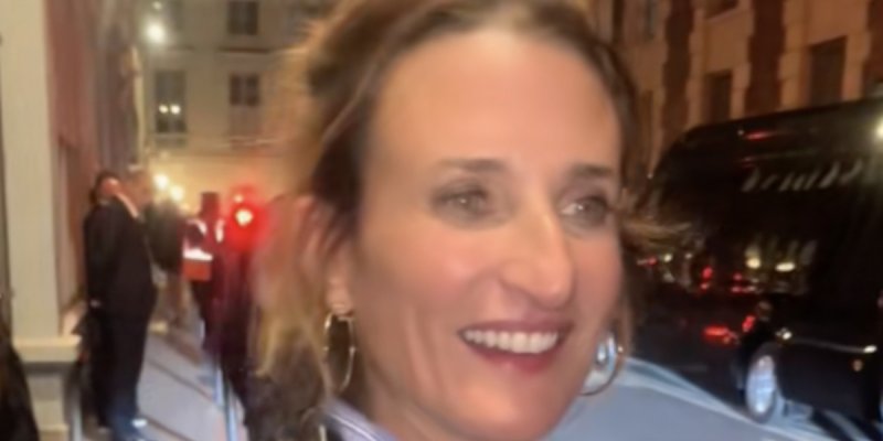Camille Cottin ivre à la Fashion Week