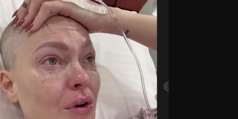 Cancer du sein : Caroline Receveur émue aux larmes après une mastectomie
