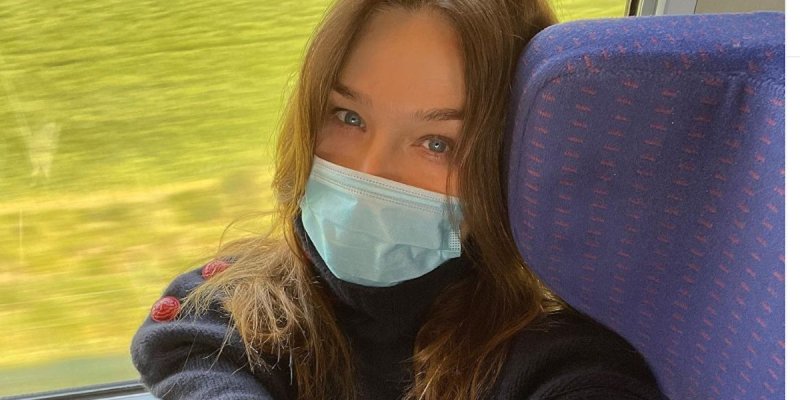 Carla Bruni, « alcool », son surprenant rituel matinal pour se concentrer