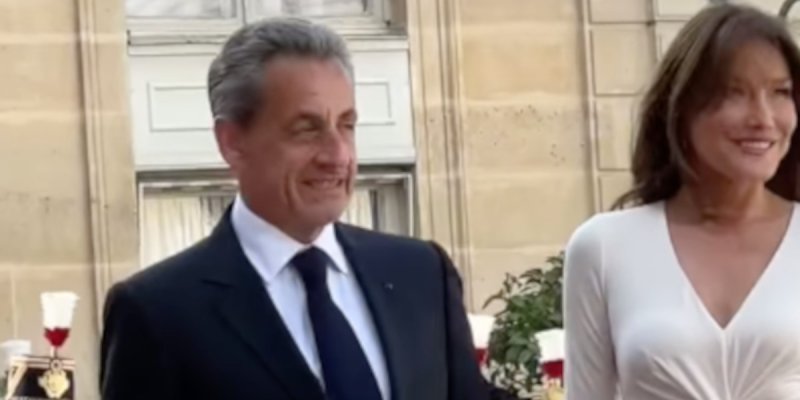 Carla Bruni en beauté au dîner d'État : Les internautes dénoncent le faste (vidéo)