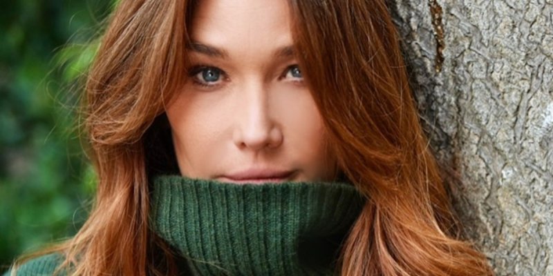 Carla Bruni moque Julie Gayet, trahie par François Hollande trop proche d'une danseuse