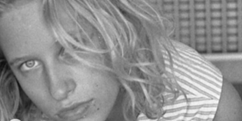 Carla Bruni-Sarkozy pleure Marie Garel-Weiss