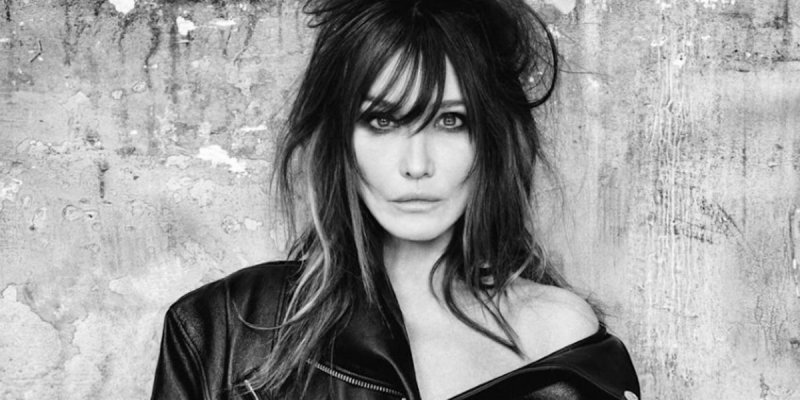 Comment Carla Bruni reste active malgré son cancer du sein ?