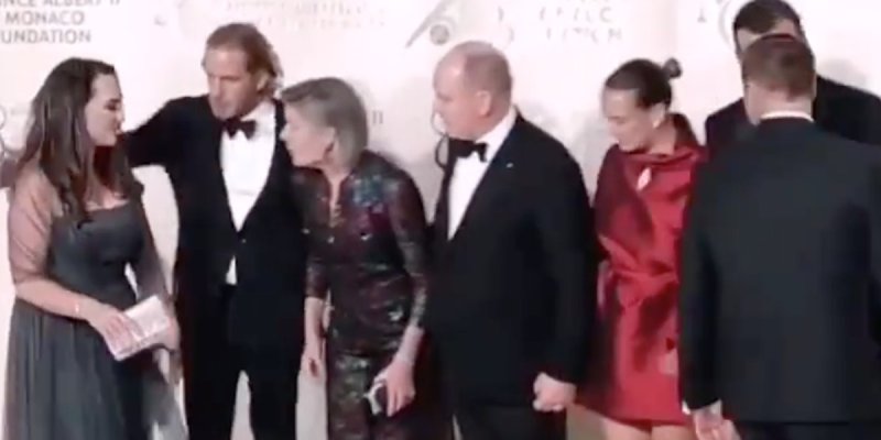 Caroline de Monaco, clin d'œil bienveillant à Charlène, absence Monte-Carlo Gala for Planetary (photo)