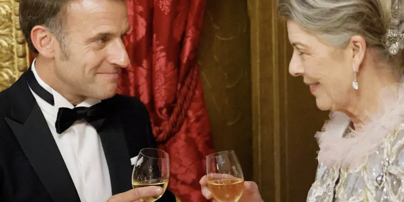 Caroline de Monaco et Emmanuel Macron, un flirt qui dérange ?