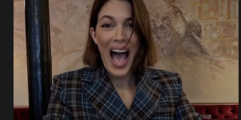 Célibataire, Iris Mittenaere trouve du réconfort auprès de Paul Duchemin