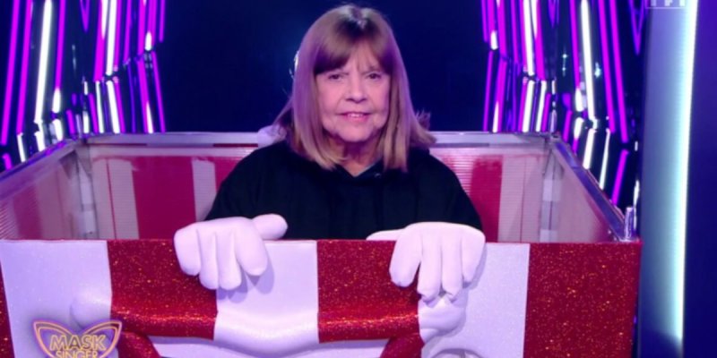 Chantal Goya surprise par Inès Reg lors de sa participation à Mask Singer
