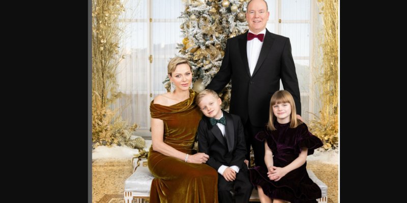 Albert et Charlène de Monaco : Une photo de Noël étincelante avec Jacques et Gabriella, commentaire qui font chaud au cœur