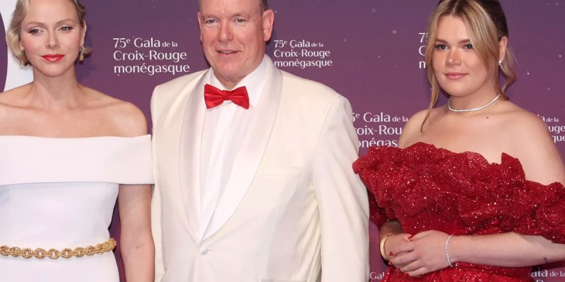 Charlène de Monaco, Prince Albert et Camille Gottlieb : Un trio glamour au 75ème Bal de la Croix-Rouge